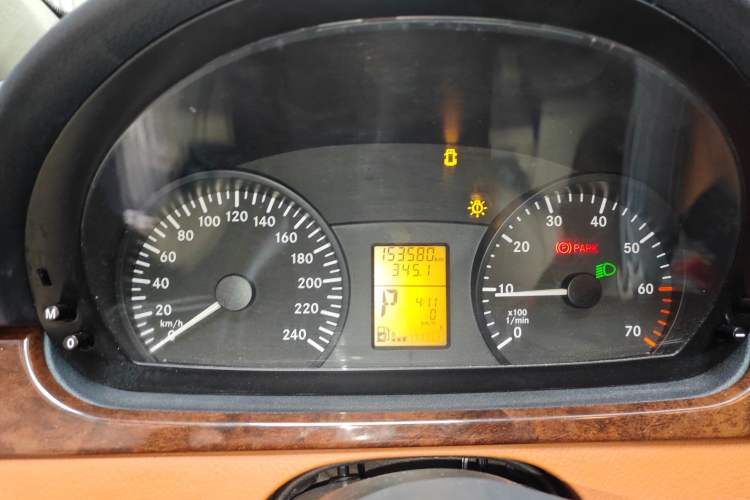 Used Mercedes-Benz Vito 2011 2.5L 7-seater executive version Instrument Cluster