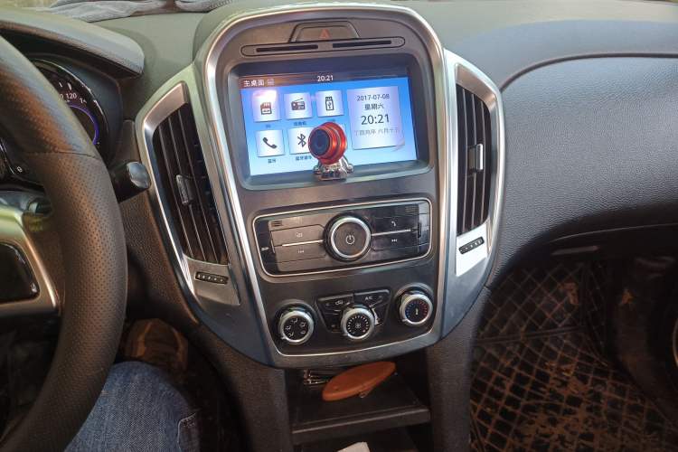 Used JMC Yuhu 3 2018 2.5T Diesel Two-Wheel Drive Advanced Version with Long Wheelbase
