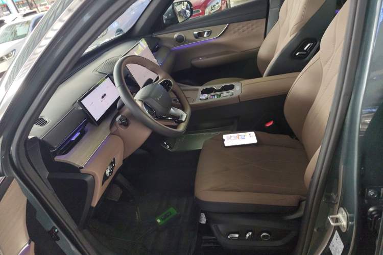 Used Fengyun T8 2025 1.5T 130km Deluxe Version 5 Seats Left Front Seat