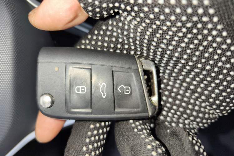 Used Volkswagen T-ROC 2023 300TSI DSG Two-Wheel Drive Starlight Edition
