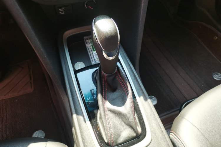 Used Chevrolet Monza 2019 Redline 320T Dual-Clutch Sporty Version China VI Standard Gear Lever