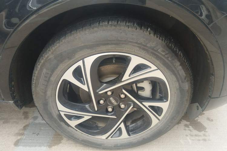 Used Lincoln Nautilus 2023 2.0T All-Wheel-Drive Luxury Hybrid Edition Right Front Wheel Hub