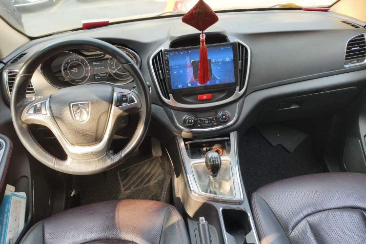Used Baojun 560 2015 1.8L manual luxury version
