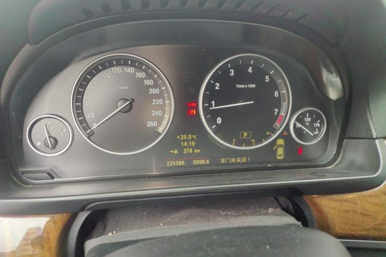 Used BMW 5 Series 2011 528Li Leading Model
