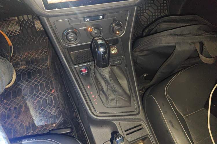 Used Volkswagen Gran Lavida 2017 230TSI DSG Comfort Edition Gear Lever