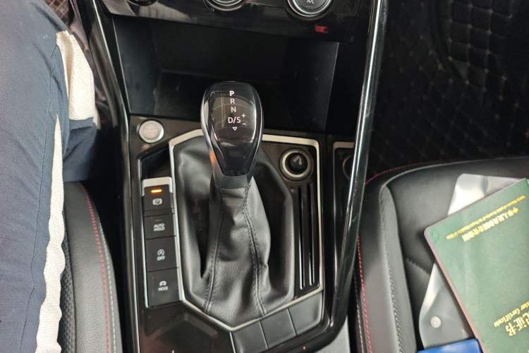 Used Volkswagen Tayron 2019 330TSI Two-Wheel Drive Luxury Model China VI Standard Gear Lever