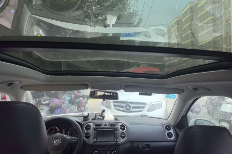 Used Volkswagen Tiguan 2012 2.0 TSI Automatic All-Wheel Drive Elite Edition Headliner