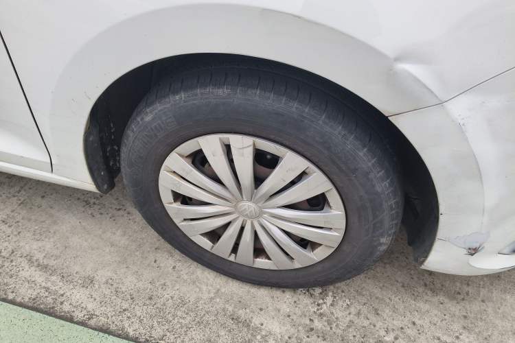 Used Volkswagen Santana 2016 1.6L Automatic Fashion Edition Right Front Wheel Hub