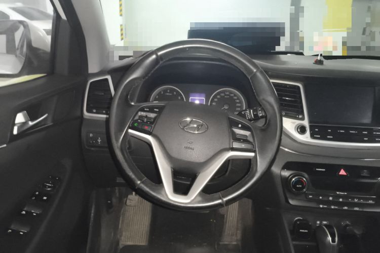 Used Hyundai Tucson 2015 1.6T Dual-Clutch Two-Wheel-Drive Smart Model Steering Wheel