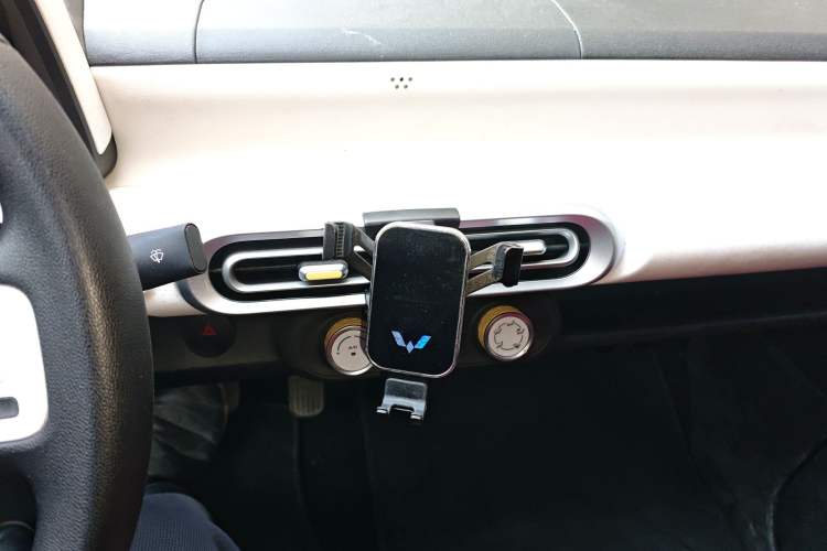 Used Wuling Hongguang MINIEV 2024 3rd Generation 215km Youth Edition Audio And AC Panel