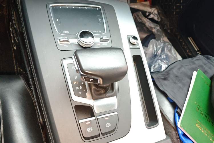 Used Audi Q5L 2020 Updated 40 TFSI Prestige Fashion Edition Gear Lever