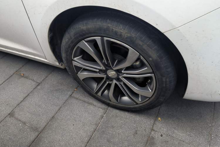 Used Geely Auto Emgrand GL 2019 1.4T CVT Prestige Smart Edition Right Front Wheel Hub