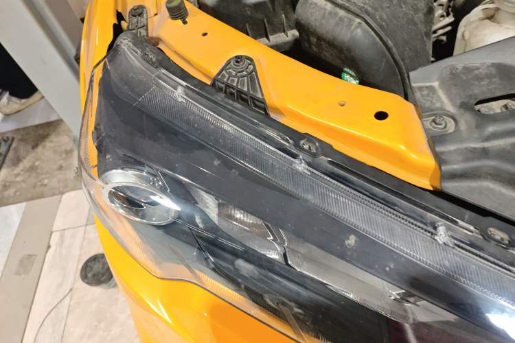 Used JMC Yuhu 7 2022 2.0T Automatic Diesel Two-Wheel Drive Comfort Plus Long Wheelbase Right Front Headlight