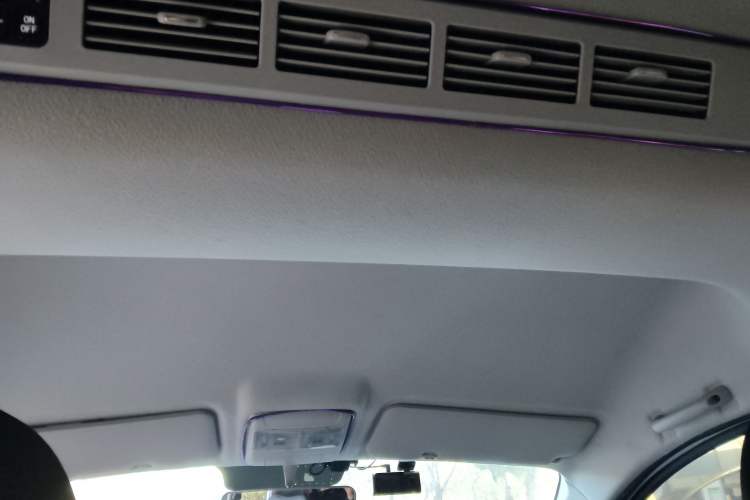 Used Jinbei Gold Hiace 2023 1.5L Passenger Vehicle Engineering Lion 5/6/7 Seater
