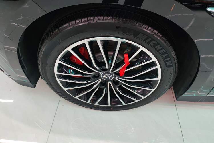 Used BYD Han 2025 EV with 701 km of Laser Radar-Enabled Intelligent Driving