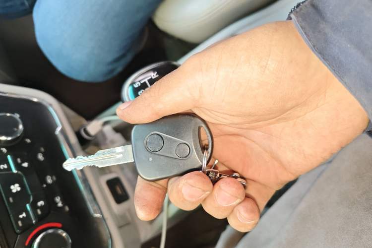 Used Jinbei New Hiace S 2021 1.6L Business Central Air-Conditioned Van China VI Standard SWD16M Vehicle Key