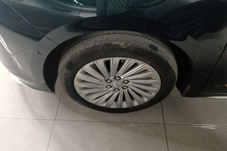 Used Buick Century 2023 2.0T Four-Seat Private Edition Left Front Wheel Hub