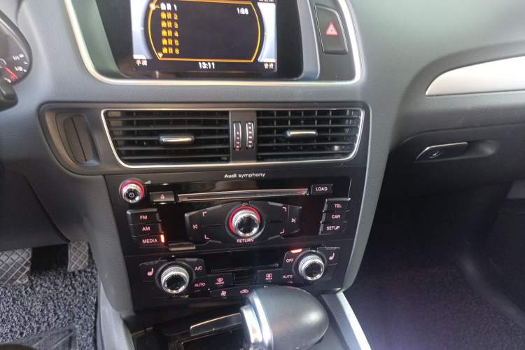 Used Audi Q5 2017 Plus 40 TFSI Technology Model Audio And AC Panel