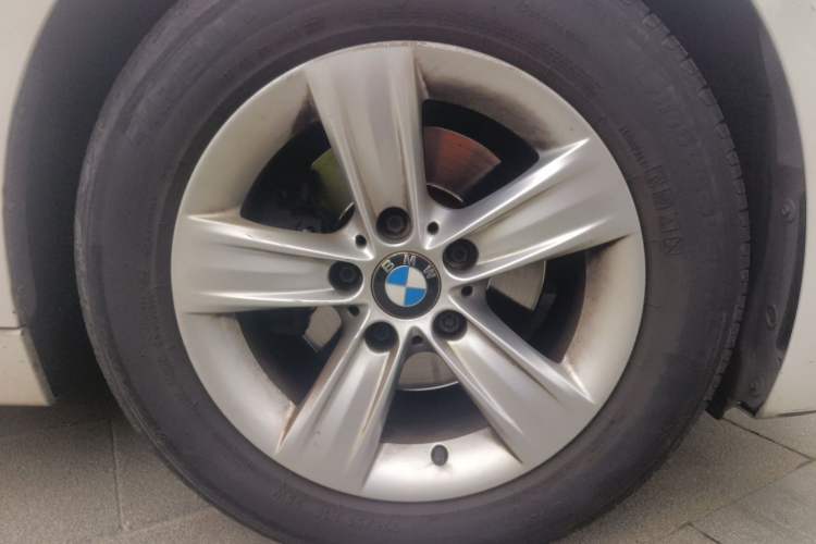 Used BMW 3 Series 2015 320i Luxury Line Stylish Edition Exterior 7