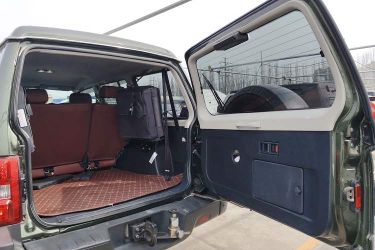 Used Leopaard Q6 2015 2.4L Manual 4x4 Excellence Edition
