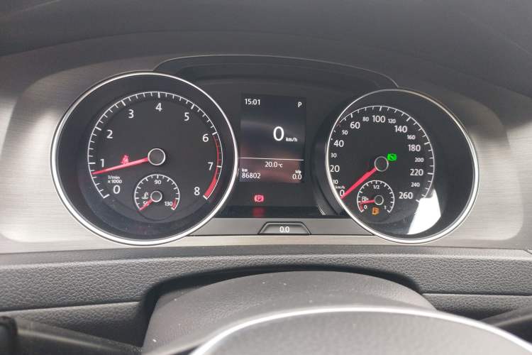 Used Volkswagen Golf 2015 1.4TSI Automatic Luxury Model Instrument Cluster