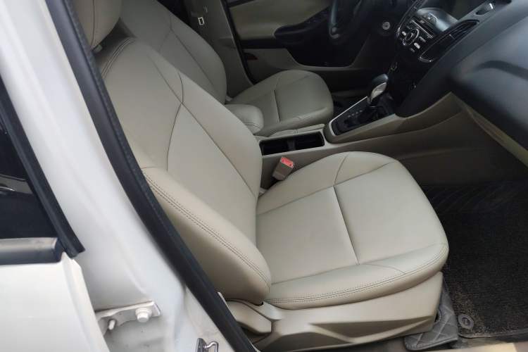 Used Ford Focus 2017 Sedan 1.6L Automatic Comfort Plus SmartDrive Edition Right Front Seat