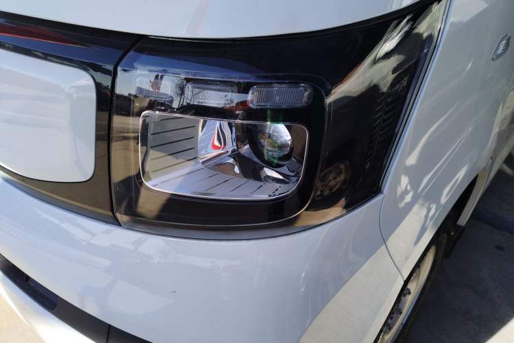 Used Chana Ruixing EM80 2025 Passenger Version Comfort Edition 6-Seater 300 km Dual-Swing Doors