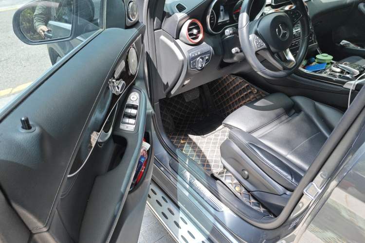 Used Mercedes-Benz GLC 2018 GLC 260 4MATIC Luxury Model
