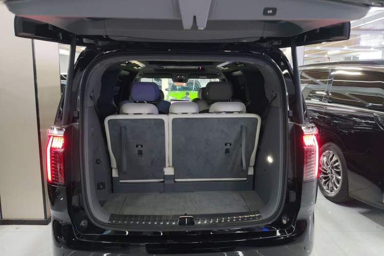 Used Zeekr 009 2024 7-Seater Aisle Version 108 kWh Trunk