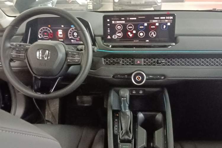 Used Honda Accord 2025 260TURBO Luxury Edition Center Console