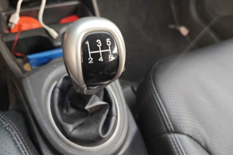 Used Honda Fit 2011 1.5L manual luxury version
