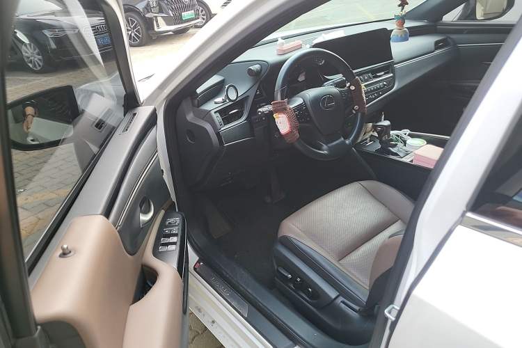Used Lexus ES 2022 200 Excellence Edition
