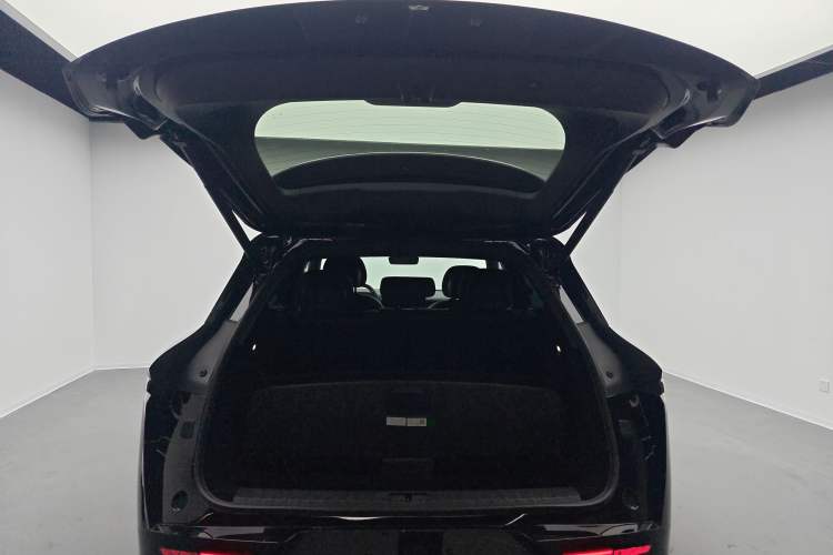 Used Zeekr 7X 2025 100 kWh Long-Range Rear-Wheel Drive with Intelligent Driving Features