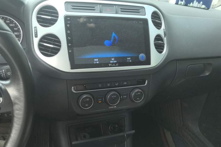 Used Volkswagen Tiguan 2016 280TSI Automatic Two-Wheel Drive Silk Road Comfort Edition Audio And AC Panel