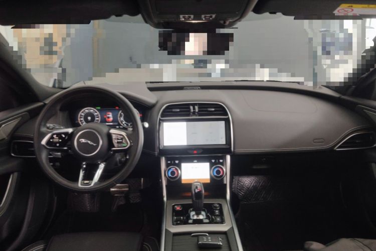 Used Jaguar XEL 2024 2.0T 250 PS R-DYNAMIC S Advanced Sport Edition Center Console