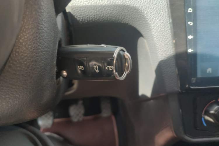 Used Volkswagen Santana 2016 1.6L Manual Fashion Edition
