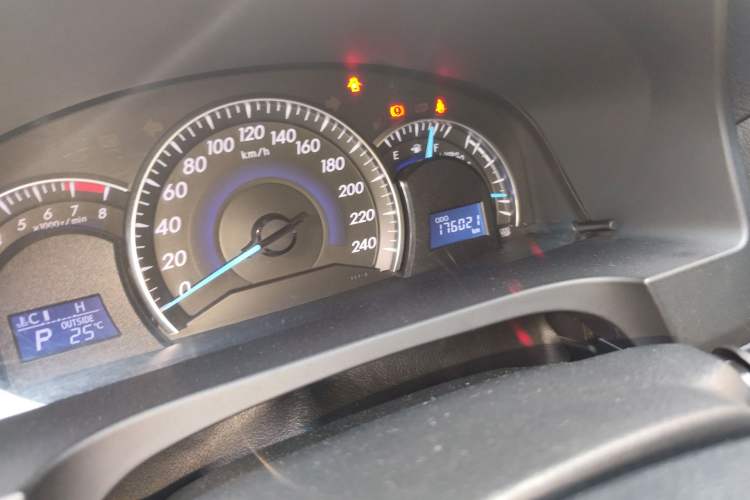 Used Toyota Camry 2016 2.0E 10th Anniversary Elite Edition Odometer Close Up