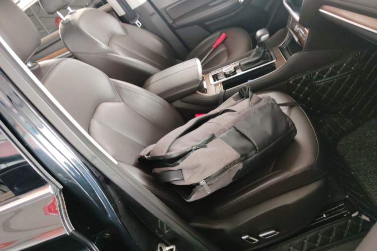 Used Roewe RX8 2018 30T Smart Connectivity All-Wheel Drive Supreme Edition