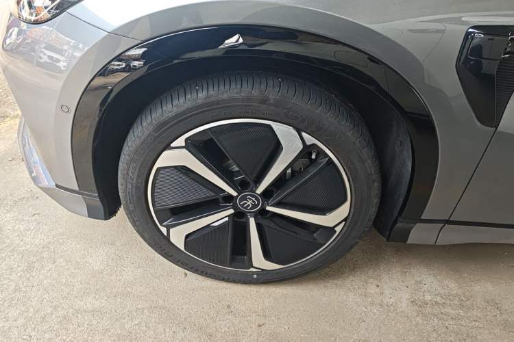 Used BYD Song L EV 2025 Intelligent Driving Version 662 km LiDAR Excellence Edition
