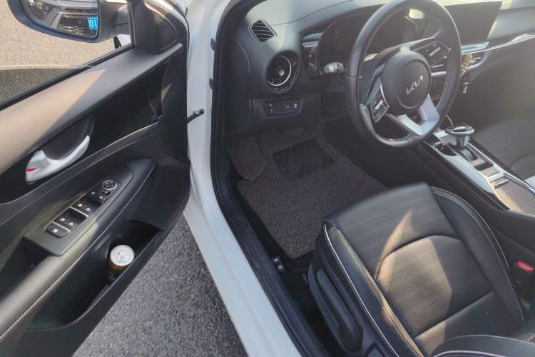 Used Kia K3 2023 1.5L CVT Luxury Edition Driver Seat