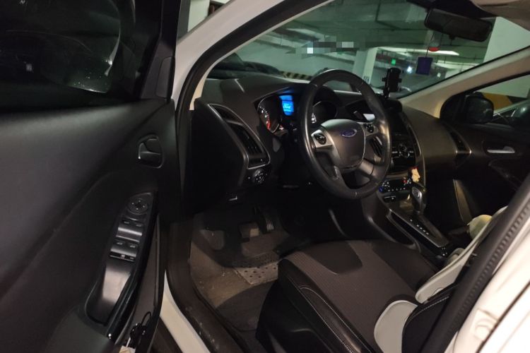 Used Ford Focus 2012 Sedan 1.6L Automatic Fashion Edition
