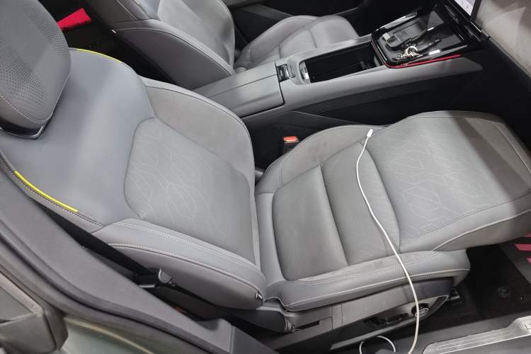 Used Lynk & Co 08 EM-P 2023 220km All-Wheel-Drive Performance Halo Right Front Seat