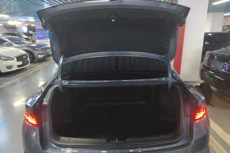 Used Geely Auto Preface 2023 2.0TD "Only This Verdant Green" Edition Trunk