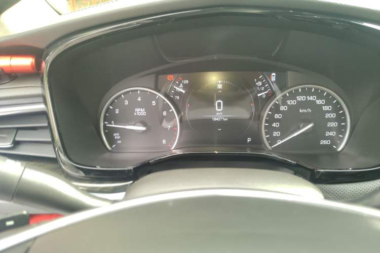 Used Cadillac XT5 2018 28T Four-Wheel Drive Luxury Model Odometer Close Up