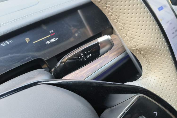 Used NETA S 2024 Pure Electric 520km Rear-Drive Lite Version Gear Lever