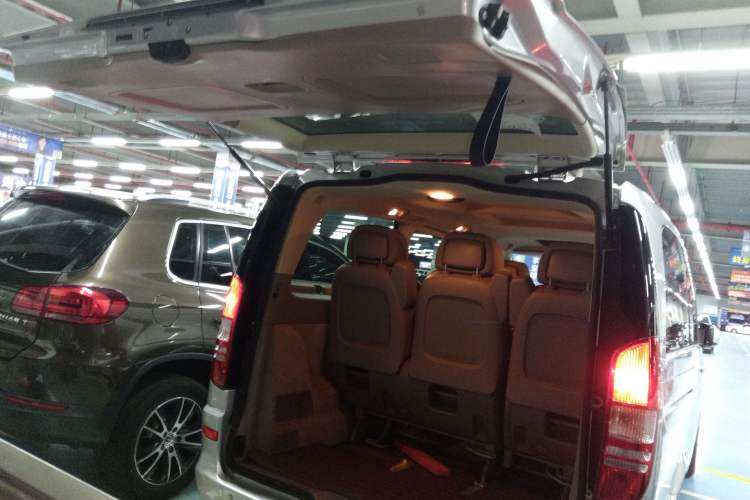 Used Mercedes-Benz Viano 2013 3.0L Comfort Edition Trunk