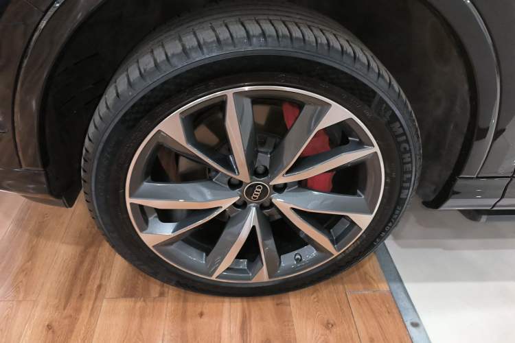 Used Audi Q7 2022 55 TFSI quattro S line Sport model Exterior 4