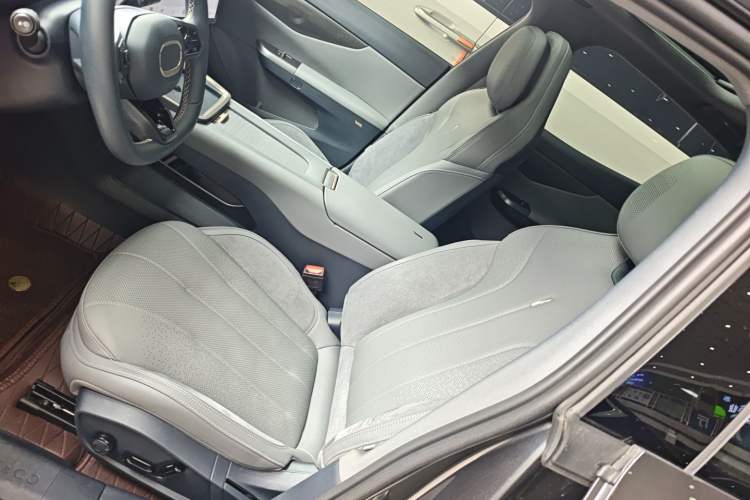 Used Lynk & Co 07 2024 EM-P 126 Long-Range Halo
