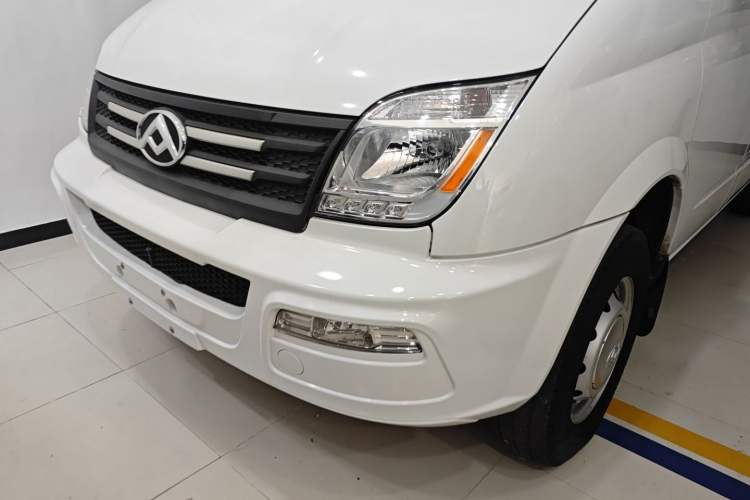 Used SAIC MAXUS Xintu V80 2021 2.0T AMT Classic Aoyuntong Short Wheelbase Mid-Roof 5/6-Seater
