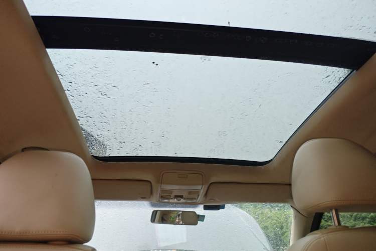 Used Volkswagen Tiguan 2010 1.8TSI Automatic All-Wheel-Drive Elite Edition Headliner